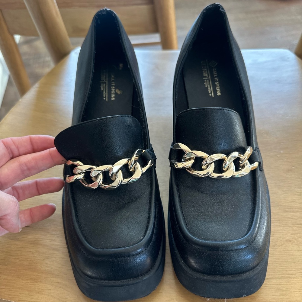 CALL IT SPRING. London brand lug sole loafers with gold hardware

SIZE 9